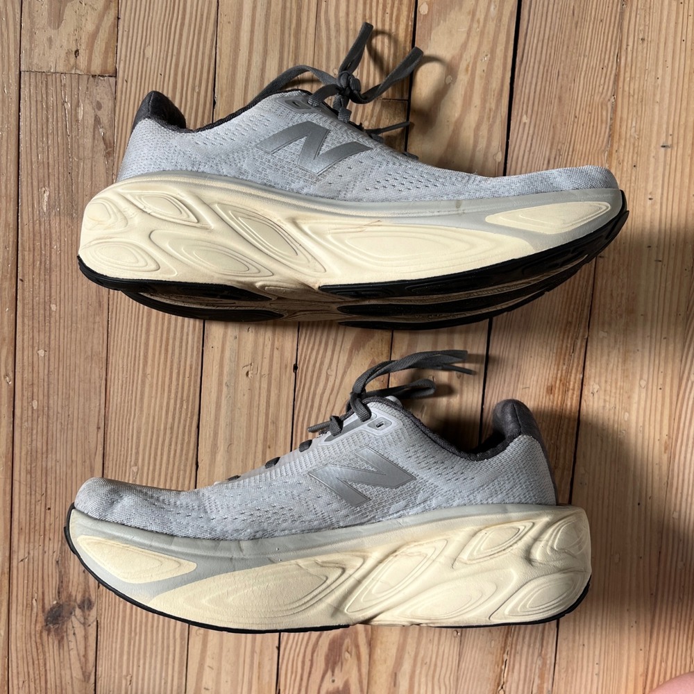 New Balance Fresh Foam X More v5 Mens 9.5 Grey Teal Gold Running Shoes MMORLJ5 - Picture 3 of 10